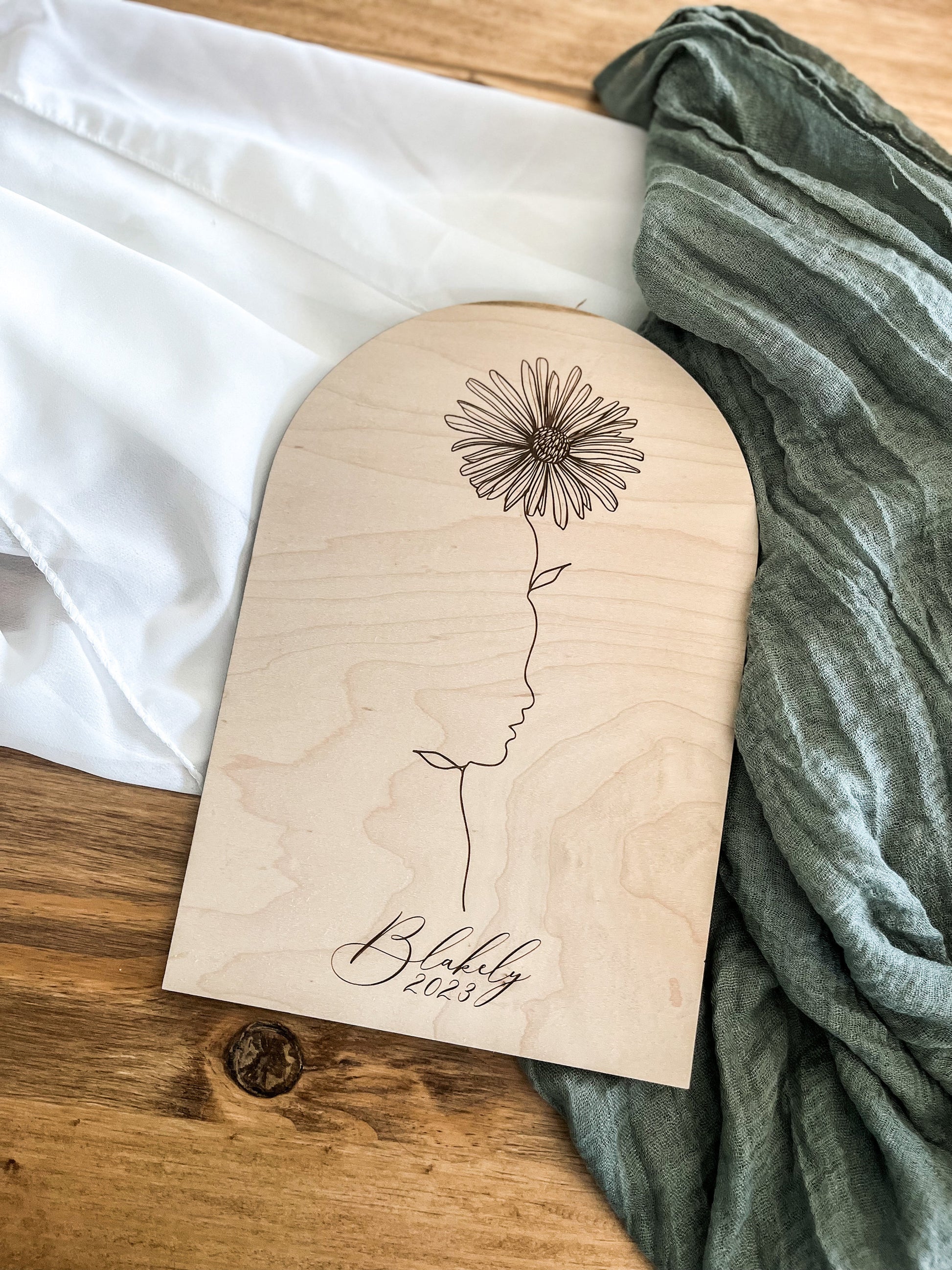 Custom Silhouette Birth Month Flower Wall Art, Mother's Day Gift, Modern Floral Sign, Handmade Wood and Acrylic Sign, Arch Home Decor