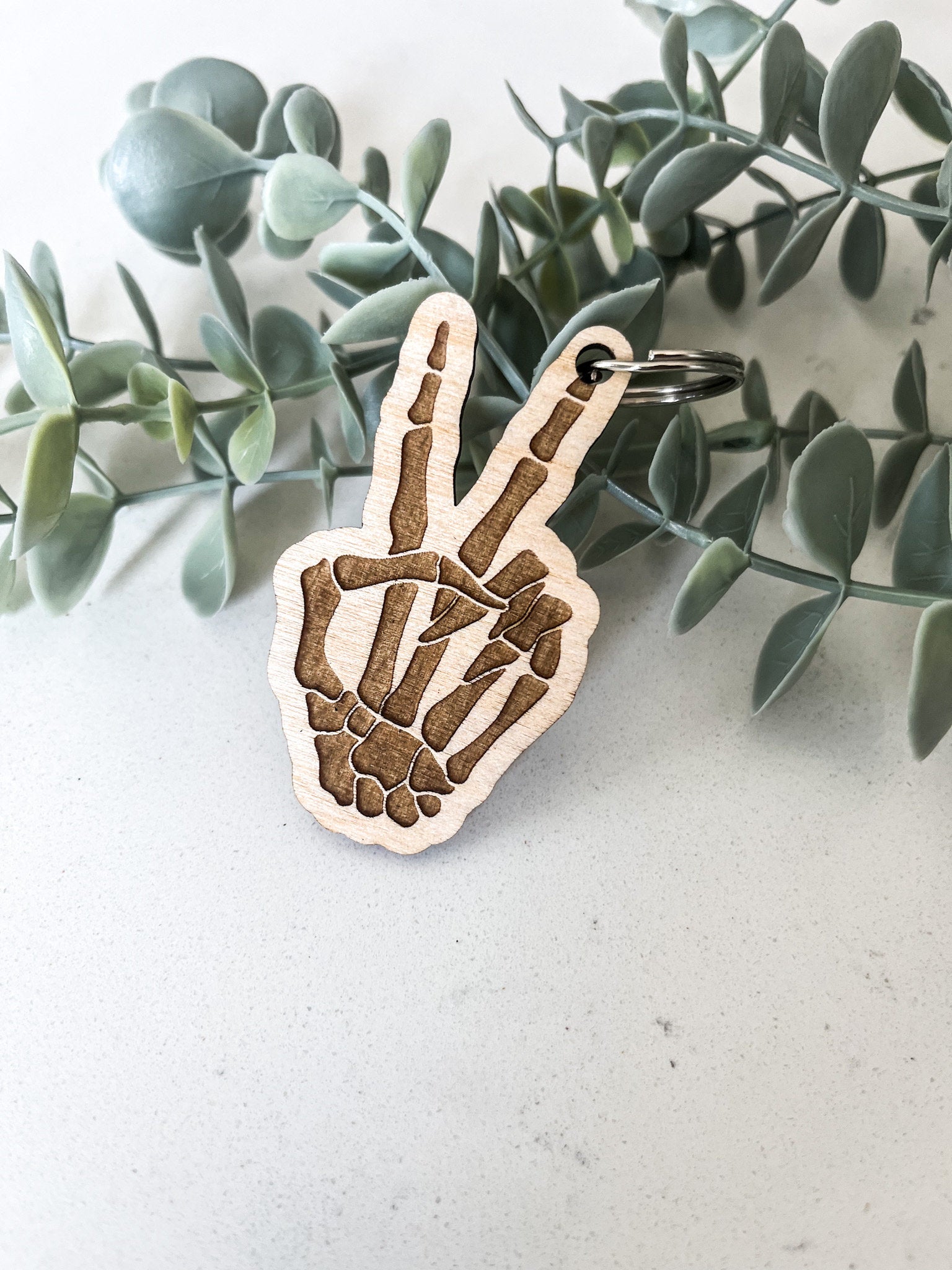 Skeleton Peace Sign Keychain, Spooky Skeletons, Engraved Acrylic Tag, Cute Halloween, Retro Halloween, Retro Keychain, Spooky Season