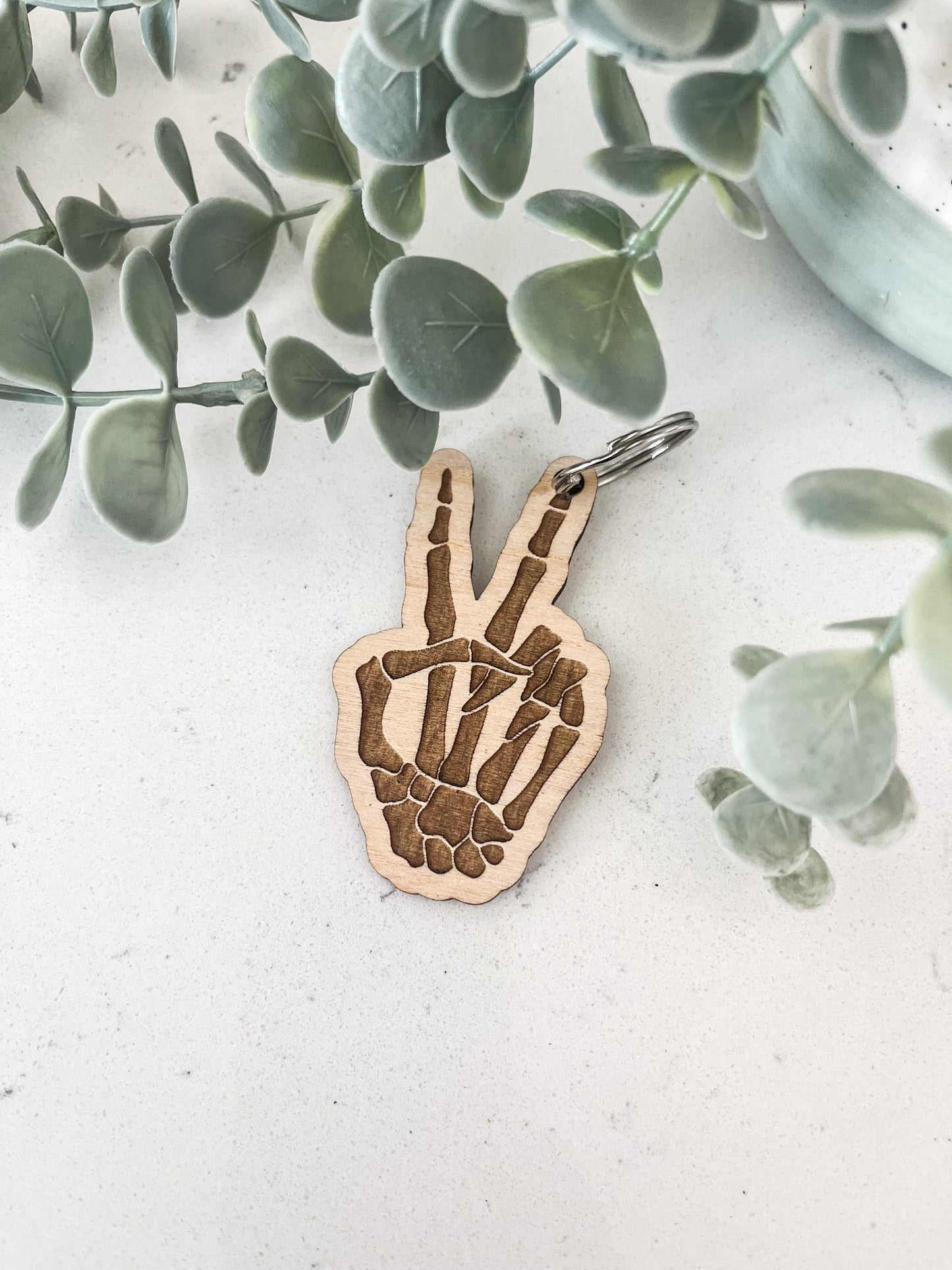 Skeleton Peace Sign Keychain, Spooky Skeletons, Engraved Acrylic Tag, Cute Halloween, Retro Halloween, Retro Keychain, Spooky Season