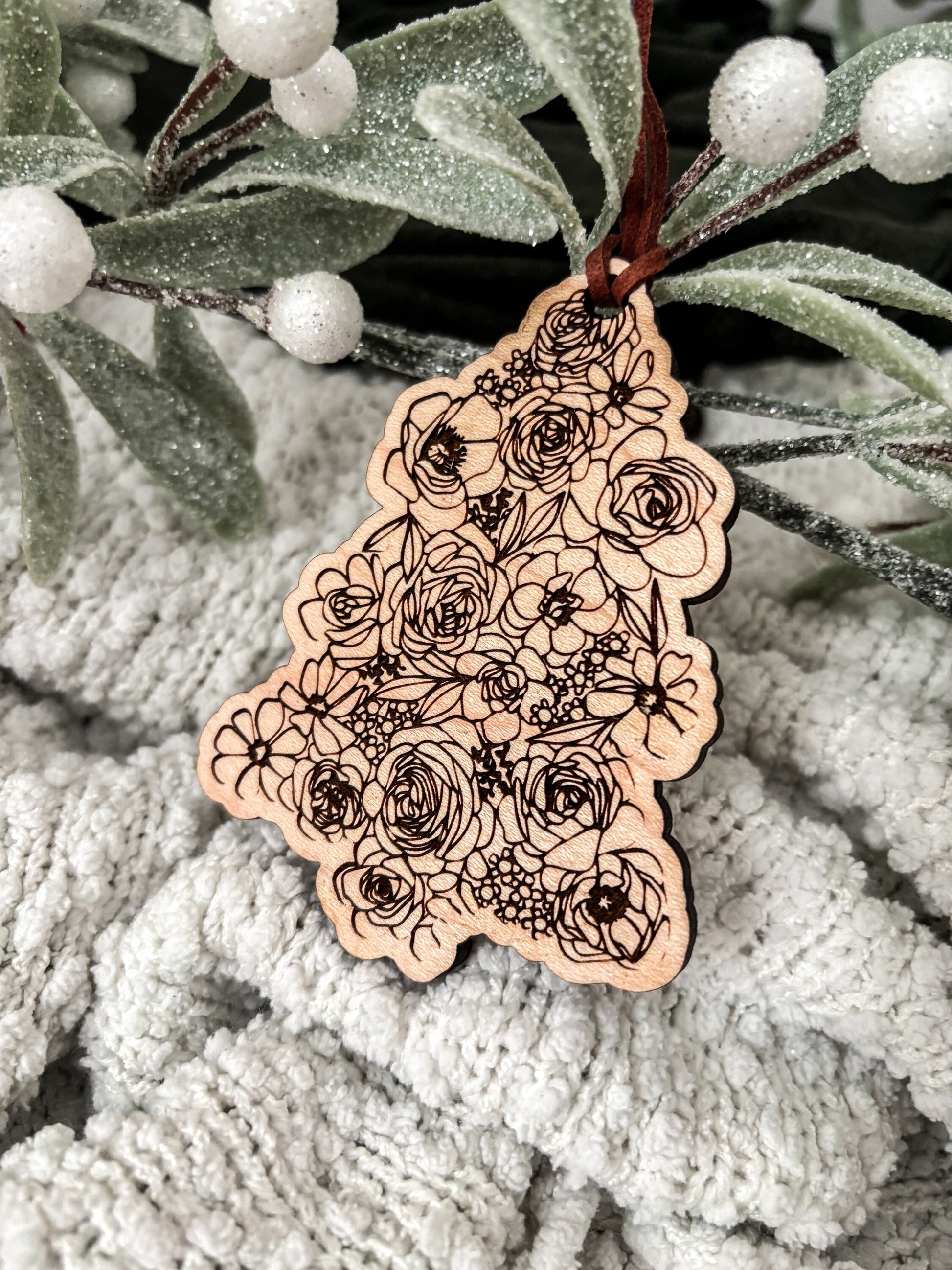 Wooden Floral Christmas Tree Ornament, holiday decor, Christmas ornaments, Modern Christmas Decor, Christmas Tree Decoration