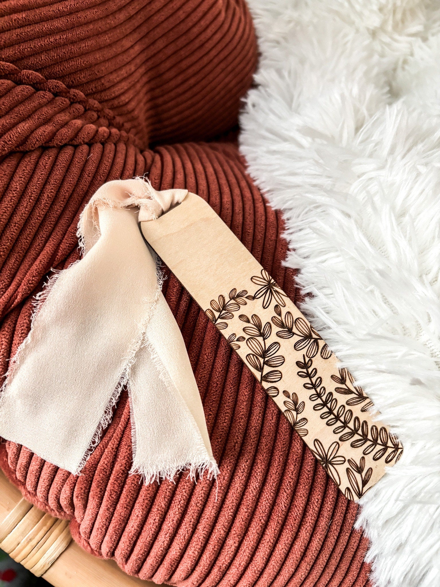 Floral Designs Wood Bookmark, Acrylic Greenery Bookmark, Funny Bookmark Gift, Laser Engraved Bookmark, Aesthetic Floral Acrylic Bookmark