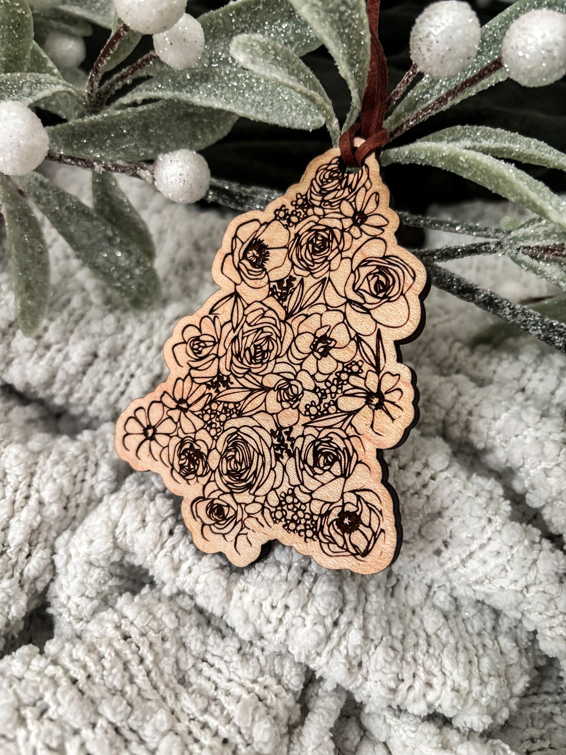 Wooden Floral Christmas Tree Ornament, holiday decor, Christmas ornaments, Modern Christmas Decor, Christmas Tree Decoration